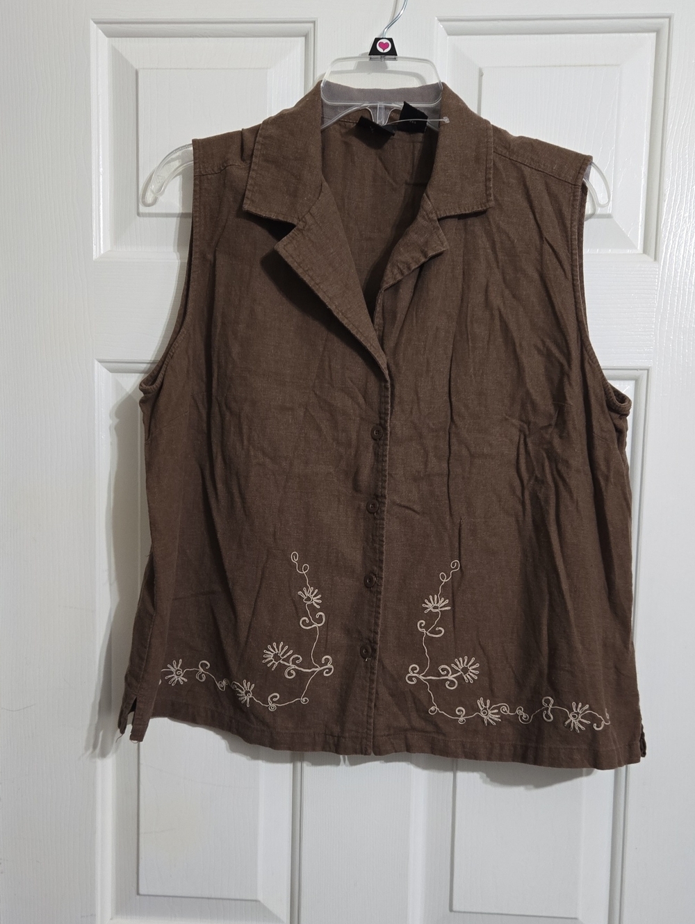 Vintage Erika Brown Sleeveless Button-Front Top with Cream Floral Embroidery